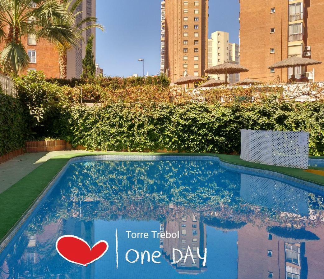 Aparthotel Torre Trébol Benidorm Extérieur photo